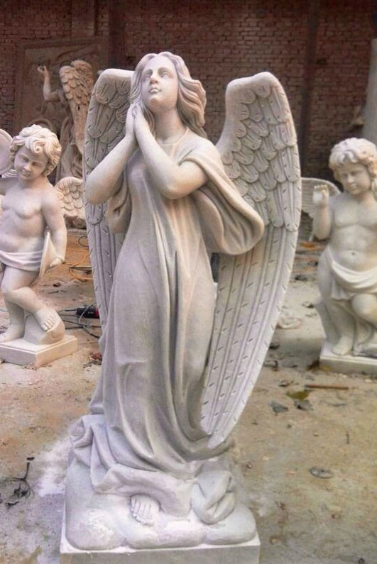 Скульптура мраморная - ангелочек