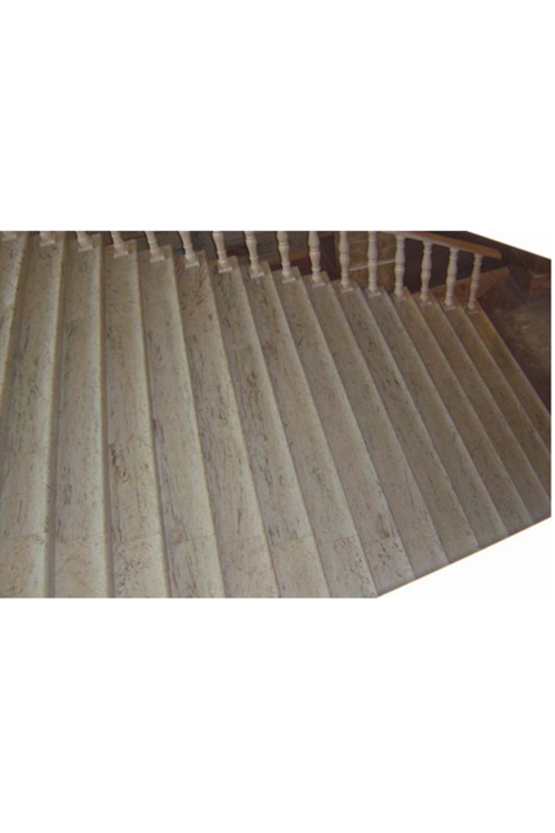 Мраморная лестница с балясинами из мрамора Каррара бьянко