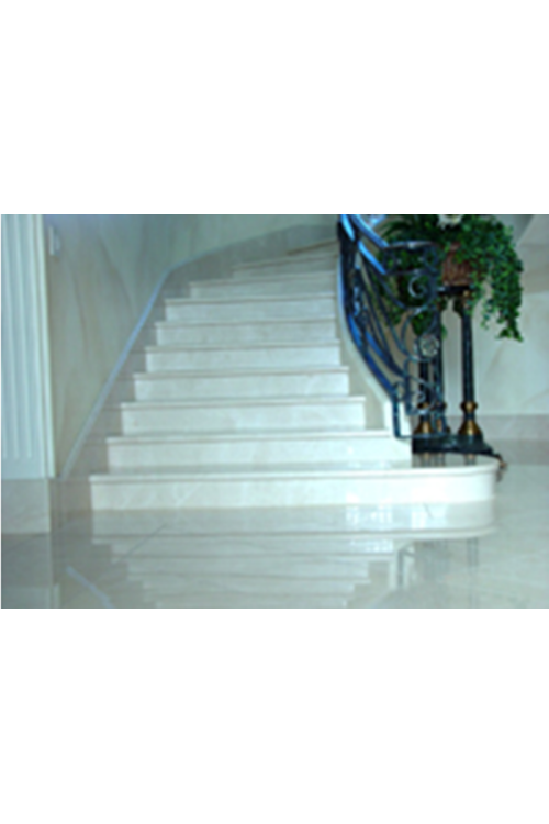 Мраморная радиусная лестница из мрамора «Агора беж»